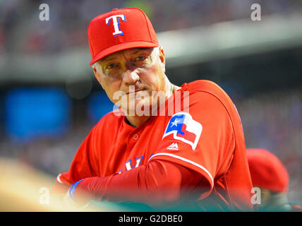 28. Mai 2016: Texas Rangers Manager Jeff Geländer #28 bei einem MLB-Spiel zwischen den Pittsburgh Pirates und die Texas Rangers im Globe Life Park in Arlington, TX Texas besiegten Pittsburgh 5-2 Albert Pena/CSM Stockfoto