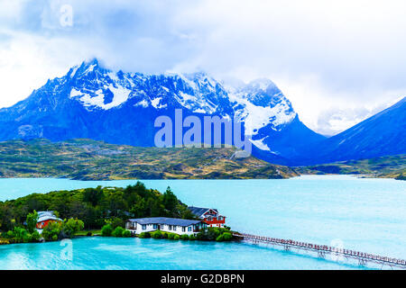 Blick auf Cuernos Del Paine und See Pehoe im Torres Del Paine Nationalpark-Chile Stockfoto