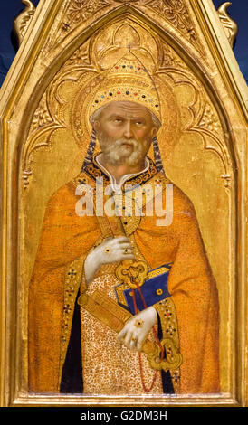 St. Petrus als Papst von Lippo Vanni, Tempera auf Verkleidung, c.1365. Peter trägt eine Mitra und reich jeweled kirchliche Gewändern, identifiziert ihn als Bischof von Rom und der erste Papst. Stockfoto