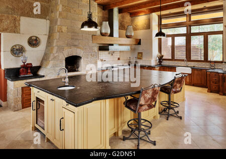 Küche mit Marmor Insel im modernen Familie Heim 2012, Design von De