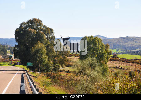 Bull Werbung Bild am Straßenrand in Andalusien. Stockfoto