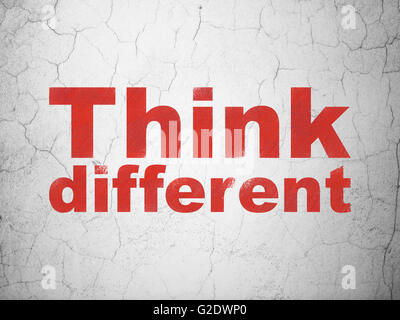 Studium Konzept: Think Different auf Wand Hintergrund Stockfoto