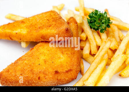 Panierter Käse mit Pommes frites tschechisches Essen Stockfoto