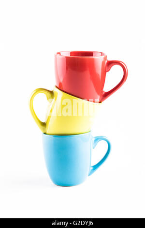 Farbe Kaffee Tassen Haufen isoliert auf weißem Hintergrund Stockfoto