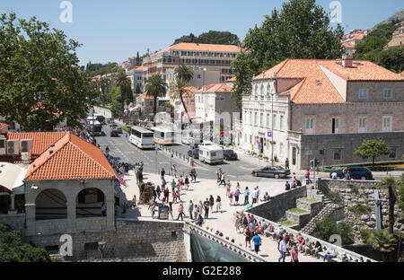 DUBROVNIK Kroatien den Bus und Reisebus drop-off Punkt außerhalb der Pile-Tor von der historischen Altstadt in Dubrovnik Stockfoto