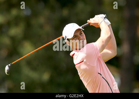 Deutschlands Martin Kaymer abschlägt am 8. Loch während Tag vier der BMW PGA Championship in Wentworth Club, Windsor. PRESSEVERBAND Foto. Bild Datum: Sonntag, 29. Mai 2016. Vgl. PA Geschichte GOLF Wentworth. Bildnachweis sollte lauten: Steve Paston/PA Wire. EINSCHRÄNKUNGEN. Verwenden Sie Einschränkungen unterworfen. Nur zur redaktionellen Verwendung. Keine kommerzielle Nutzung. Rufen Sie + 44 (0) 1158 447447 für weitere Informationen. Stockfoto