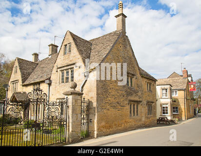 Altes Dorf "Lower Slaughter" in der Region Cotswolds Stockfoto