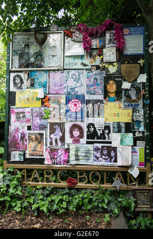 Ein Schrein und Denkmal für die Pop star Marc Bolan auf der Stelle, wo er bei einem Autounfall im Jahr 1977 starb. Stockfoto