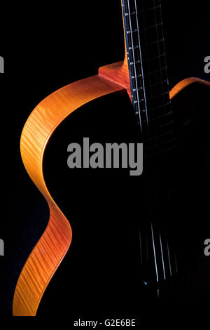Gitarre im Schatten Stockfoto