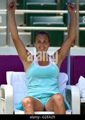 Tianjin. 29. Mai 2016. Aryna Sabalenka der Republik Belarus feiert nach dem Einzel-Finale gegen Nina Stojanovic von Serbien im Jahr 2016 ITF Damen Circuit in Nord-China Tianjin Municipality, am 29. Mai 2016. Aryna Sabalenka behauptete den Titel mit 2: 1. © Yue Yuewei/Xinhua/Alamy Live-Nachrichten Stockfoto