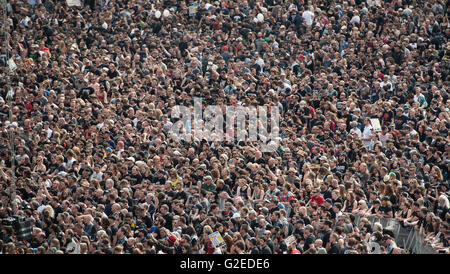 München, Deutschland. 28. Mai 2016. Fans auf dem Musikfestival "Rockavaria" in München, 28. Mai 2016. Das Festival dauert bis zum 29. Mai 2016. Foto: SVEN HOPPE/Dpa/Alamy Live News Stockfoto