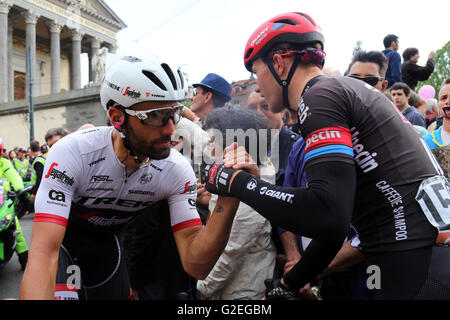 Turin, Italien. 29. Mai 2016. Der Heimat Lieblings Vincenzo Nibali gewinnt einen zweiten Giro d ' Italia Sieg und eine vierte Grand Tour-Titel am Sonntag aber Giacomo Nizzolos Hoffnung auf einen ersten Etappensieg wurden wieder zunichte gemacht, als er disqualifiziert wurde. © Daniela Parra Saiani/Pacific Press/Alamy Live-Nachrichten Stockfoto