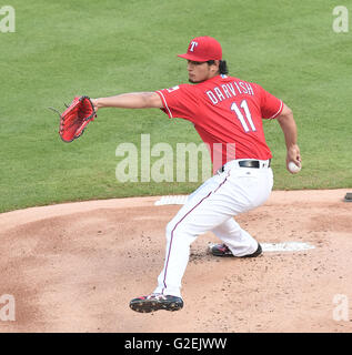 Arlington, Texas, USA. 28. Mai 2016. Yu Darvish (Rangers) MLB: Yu Darvish der Texas Rangers Stellplätze während der Major League Baseball Spiel gegen die Pittsburgh Pirates im Globe Life Park in Arlington in Arlington, Texas, Vereinigte Staaten von Amerika. © AFLO/Alamy Live-Nachrichten Stockfoto