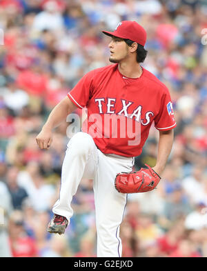 Arlington, Texas, USA. 28. Mai 2016. Yu Darvish (Rangers) MLB: Krug Yu Darvish der Texas Rangers während der Major League Baseball Spiel gegen die Pittsburgh Pirates im Globe Life Park in Arlington in Arlington, Texas, Vereinigte Staaten von Amerika. © AFLO/Alamy Live-Nachrichten Stockfoto