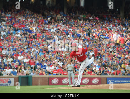 Arlington, Texas, USA. 28. Mai 2016. Yu Darvish (Rangers) MLB: Yu Darvish der Texas Rangers Stellplätze während der Major League Baseball Spiel gegen die Pittsburgh Pirates im Globe Life Park in Arlington in Arlington, Texas, Vereinigte Staaten von Amerika. © AFLO/Alamy Live-Nachrichten Stockfoto