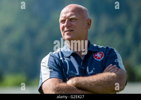 Kranzach, Österreich. 28. Mai 2016. Tschechischer Nationaltrainer Dusan Fitzel während eines Trainingslagers vor den Fußball Europameister in Kranzach, Österreich, 28. Mai 2016. © David Tanecek/CTK Foto/Alamy Live-Nachrichten Stockfoto