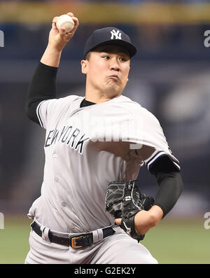 St. Petersburg, Florida, USA. 27. Mai 2016. Masahiro Tanaka (Yankees) MLB: Masahiro Tanaka von der New York Yankees Stellplätze während der Major League Baseball Spiel gegen die Tampa Bay Rays im Tropicana Field in St. Petersburg, Florida, Vereinigte Staaten von Amerika. © AFLO/Alamy Live-Nachrichten Stockfoto