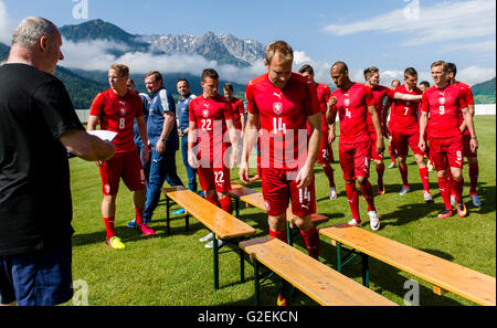 Kranzach, Österreich. 28. Mai 2016. Tschechische Fußball-Team-Spieler posieren für die Fotografen während des Trainingslagers in Kranzach, Österreich, 28. Mai 2016, vor der UEFA EURO 2016-Fußball-Europameisterschaft, moderiert von Frankreich. © David Tanecek/CTK Foto/Alamy Live-Nachrichten Stockfoto