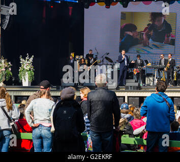 Stockholm, Schweden, 29. Mai 2016. der Kindheit Tag im Vergnügungspark Gröna Lund. Dies ist das 13. Jahr in Folge, dass dieser besondere Tag in Gröna Lund angeordnet ist. Ziel ist es, Geld für die Arbeit der World Childhood Foundation anzuheben, gefährdete Kinder zu helfen. World Childhood Foundation - von h.m Königin Silvia von Schweden gegründet. Credit: barbro bergfeldt/alamy leben Nachrichten Stockfoto