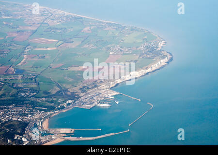 Horizontalen Blick auf den Hafen von Dover und der südlichen Küste von Kent. Stockfoto