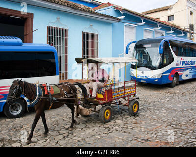 Horizontale street View von einem Pony und Trap Taxi in Trinidad, Kuba. Stockfoto