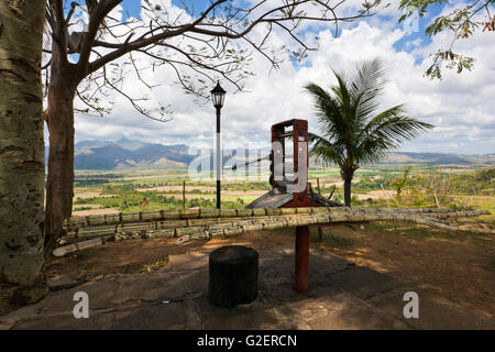 Horizontale Ansicht einer alten Zuckerrohr-Presse im Valle De Los Ingenios, Kuba. Stockfoto