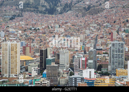 Luftaufnahme der Stadt La Paz in Bolivien an einem bewölkten Tag. Stockfoto