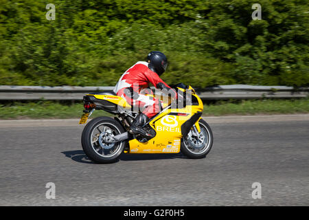 Gelbes Ducati-748-SP-SPORT-PRODUCTION-SPECIAL Motorrad auf Pendle PowerFest, Großbritannien Stockfoto