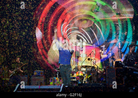 BBC Radio 1's Big Weekend Powderham Castle in Exeter führen nur zur redaktionellen Nutzung Coldplay auf der Bühne. Stockfoto