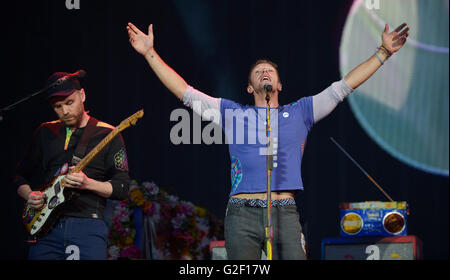 BBC Radio 1's Big Weekend Powderham Castle in Exeter führen nur zur redaktionellen Nutzung Coldplay auf der Bühne. Stockfoto