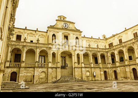 Lecce, Bischofspalast auf der Piazza Duomo, Barock Stockfoto