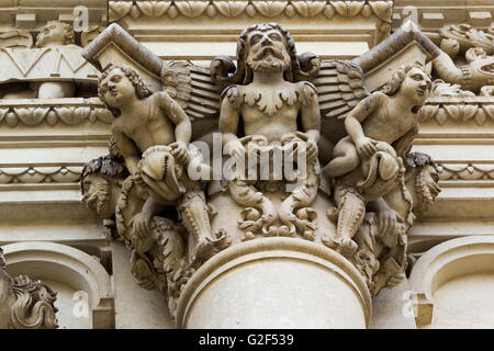 Kirche des Heiligen Kreuzes in Lecce, Basilica di Santa Croce, Hauptstadt Dekoration Stockfoto