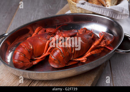 Frisch gekochte Krebse ganze zum Abendessen serviert Stockfoto