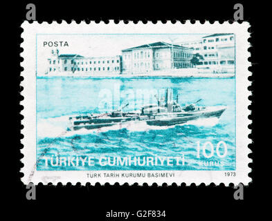 Briefmarke aus der Türkei mit dem Schnellboot Simsek und das Naval College. Stockfoto