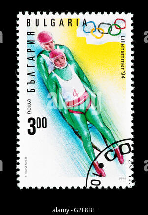 Briefmarke aus Bulgarien Darstellung eine zwei-Mann-Luge, ausgestellt für die 1994 Winer Olympischen Spiele in Lillehammer, Norwegen. Stockfoto