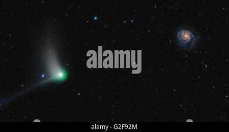 Komet C/2013 (Catalina) Strahlen durch den großen Wagen in der Nähe der Sichtlinie M101 Pinwheel Galaxie. Stockfoto