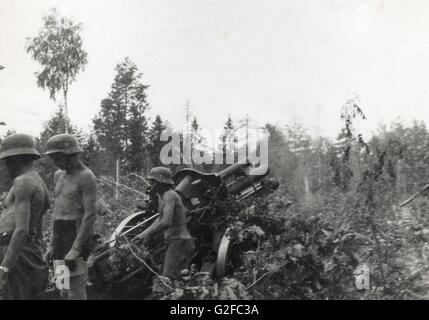 Deutsche Artillerie in Aktion an der russischen Front 1942 Stockfoto