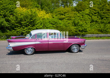 1957 50er Jahre Chevrolet Bel Air auf dem Pendle Power Fest, einer klassischen, amerikanischen Oldtimer, Veteran und Erbe, geschätzte Oldtimer-Motorshow im Nelson & Colne College, Barrowford, Lancashire, Großbritannien Stockfoto