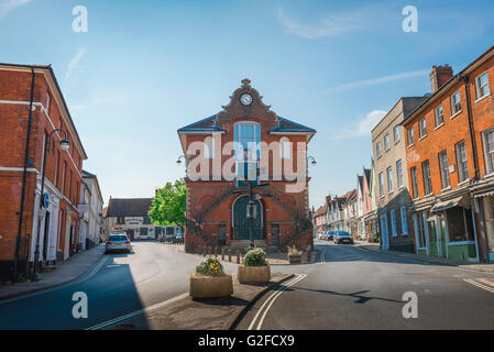 Suffolk Architektur, Ansicht der niederländischen Giebelhaus Rat Rathaus im Zentrum von Woodbridge, Suffolk, England, UK. Stockfoto