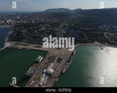 Draufsicht auf die Marina und Kai von Noworossijsk Stockfoto