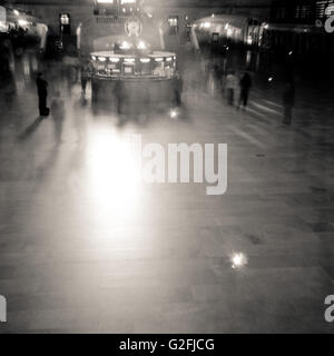 Reisende im Grand Central Terminal, New York City, USA Stockfoto