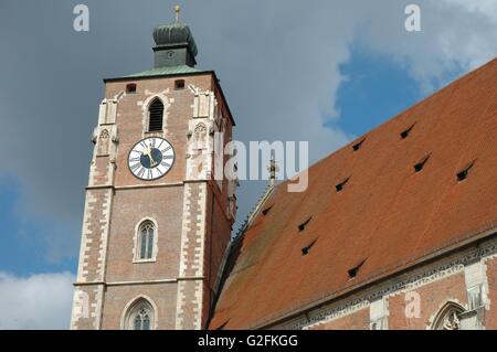 Ingolstadt, Deutschland - 24. August 2014: Turm der Kathedrale in Ingolstadt in Deutschland. Stockfoto