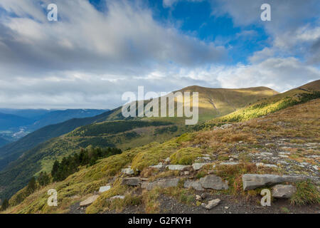 Herbstmorgen im spanischen Pyrenäen in der Nähe von Torla. Stockfoto