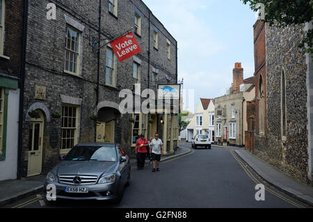 Eine Abstimmung hinterlässt das EU-Zeichen vor dem Blue Boar Hotel in Maldon, Essex Stockfoto