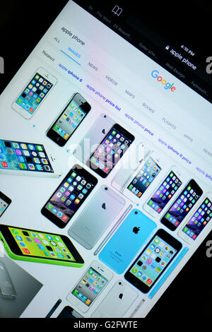 InternetExplorer Browser zeigen Apple-Handy Homepage Anzeige auf einem Ipad-Bildschirm Stockfoto