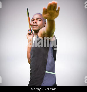 Zusammengesetztes Bild Porträt des Sportlers üben einen Speerwurf Stockfoto