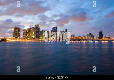 Skyline von Miami von Watson Island aus gesehen Stockfoto