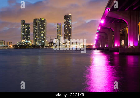 Skyline von Miami von Watson Island aus gesehen Stockfoto