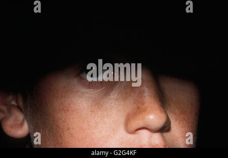 Gesicht im Schatten Stockfoto