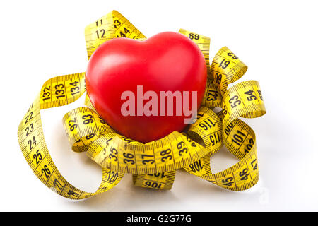 Rotes Herz mit gelben Messung isoliert auf weißem Hintergrund Stockfoto